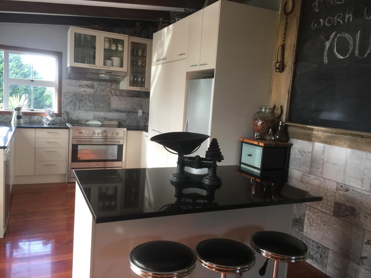 The Olive Grove Guest House Te Kopuru Екстериор снимка