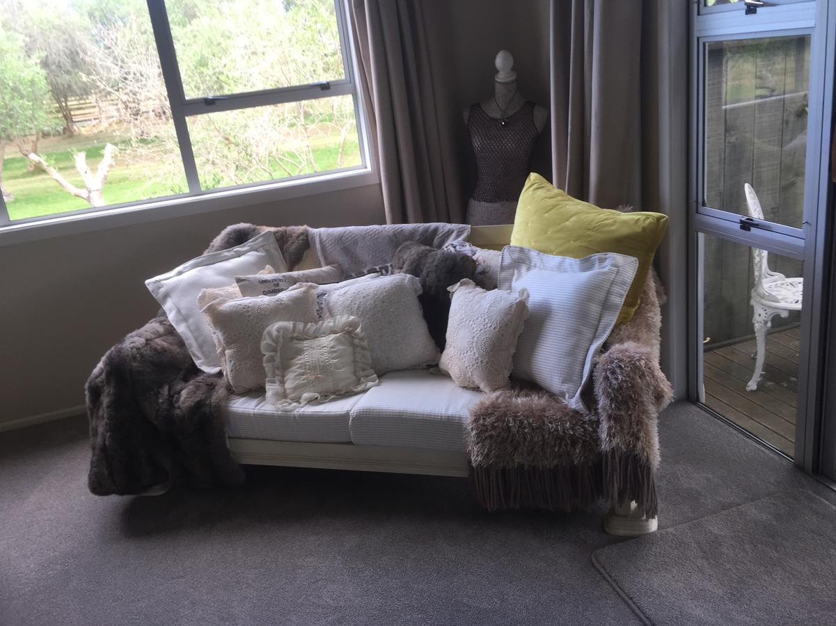 The Olive Grove Guest House Te Kopuru Екстериор снимка