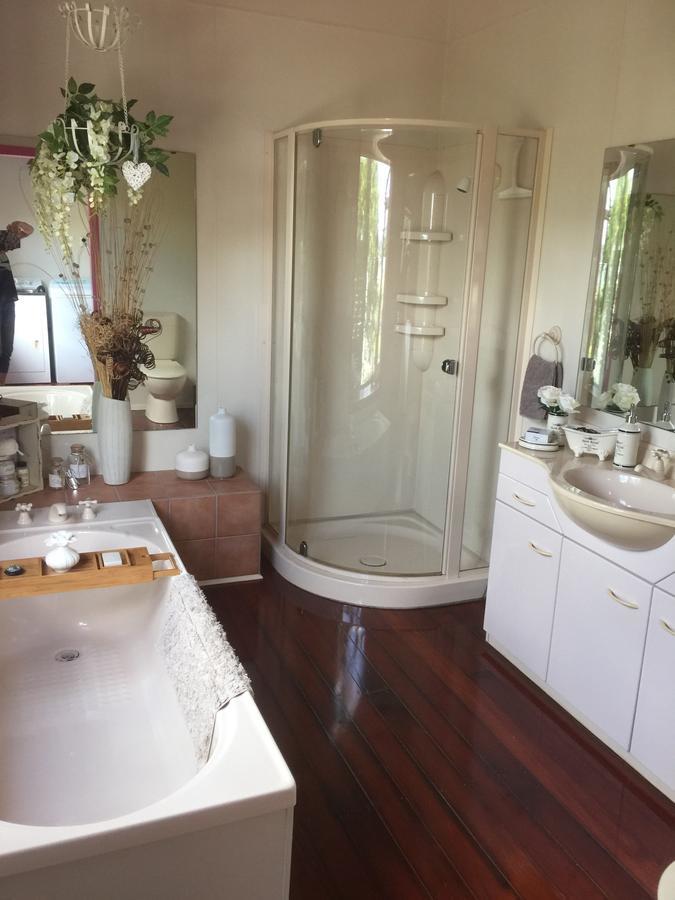 The Olive Grove Guest House Te Kopuru Екстериор снимка